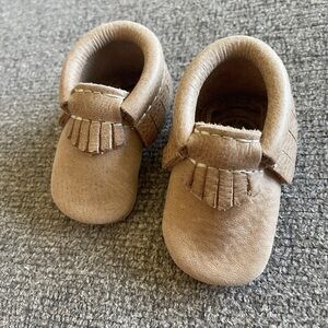 Size 0 Natural Tan Freshly Picked Baby Moccasins EUC Boy Girl Gender Neutral
